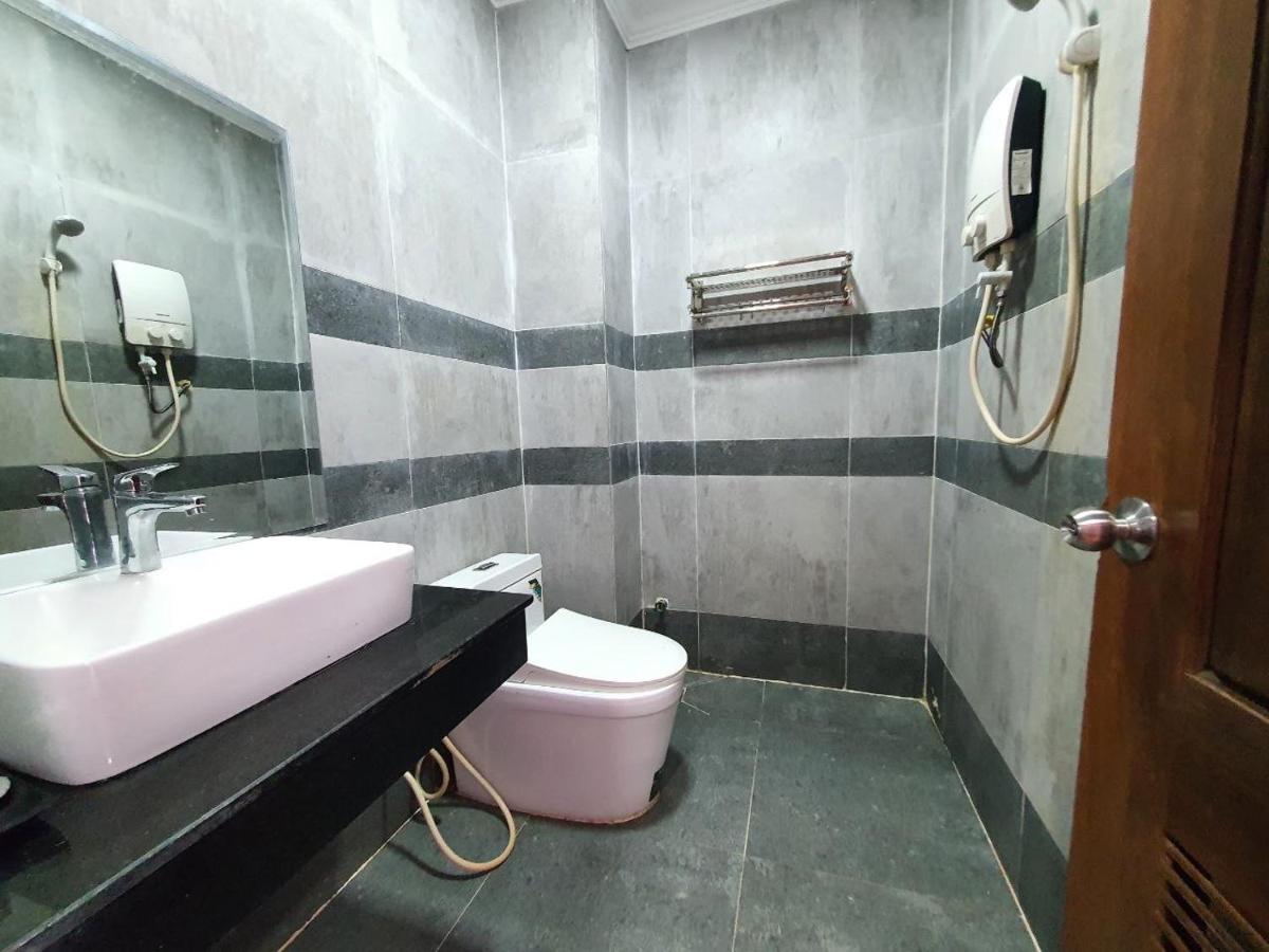 Reaksmey Meanrith Guesthouse And Residence Сіануквіль Екстер'єр фото